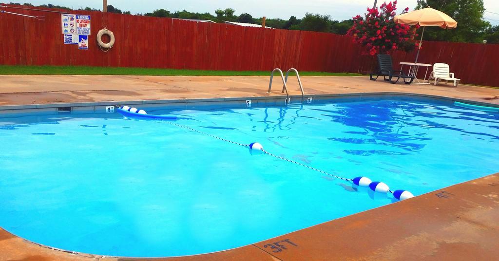 Lake Eufaula Inn & Suites Checotah Экстерьер фото