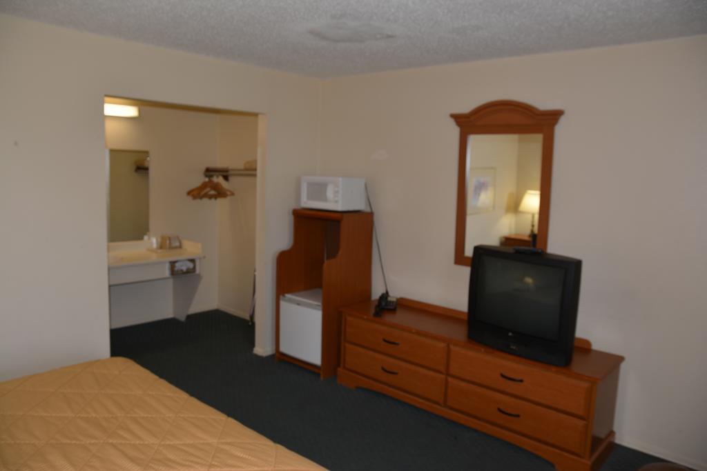 Lake Eufaula Inn & Suites Checotah Экстерьер фото