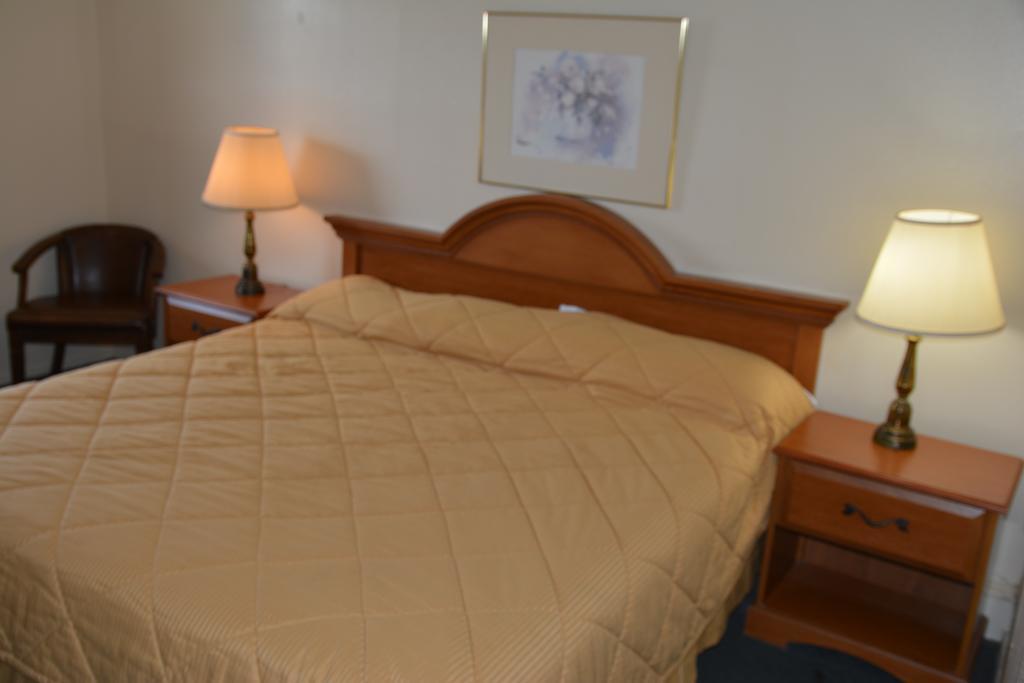 Lake Eufaula Inn & Suites Checotah Экстерьер фото