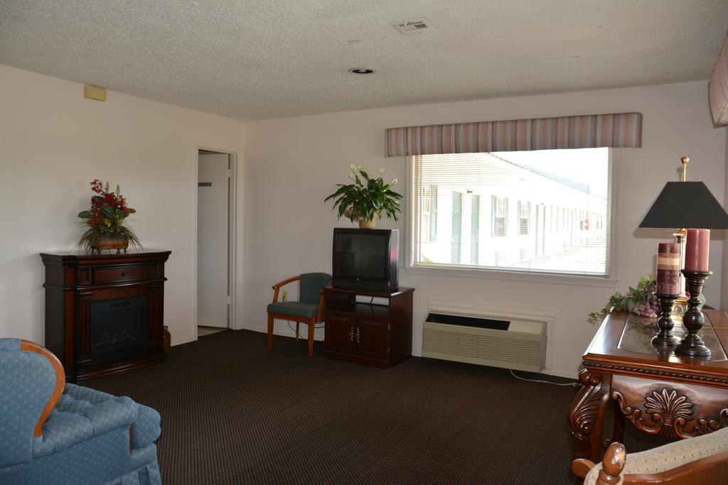 Lake Eufaula Inn & Suites Checotah Экстерьер фото