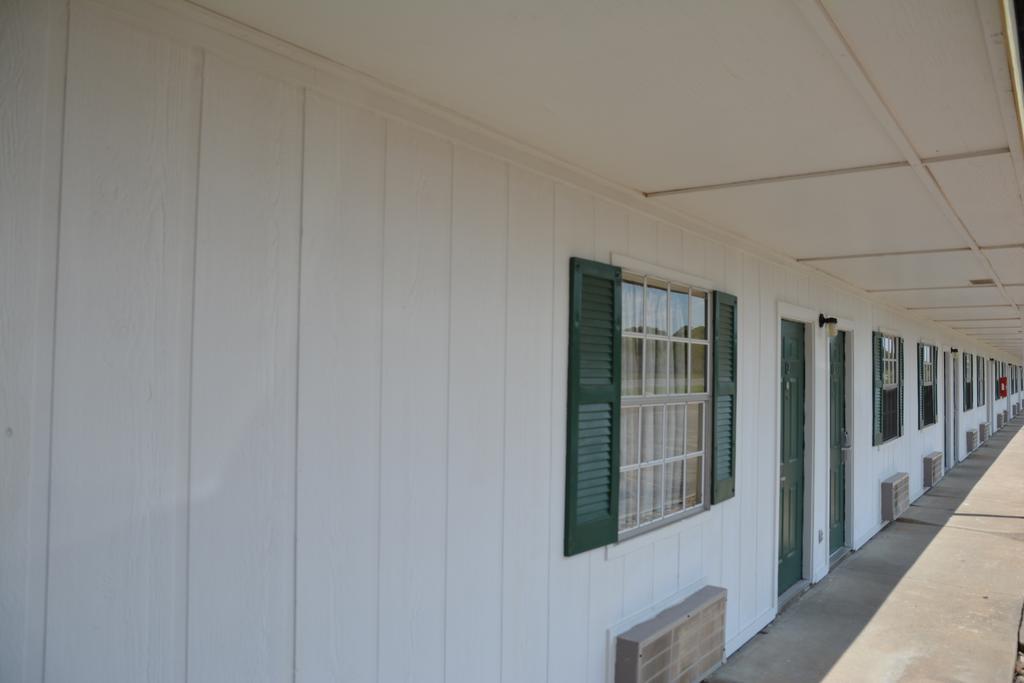 Lake Eufaula Inn & Suites Checotah Экстерьер фото