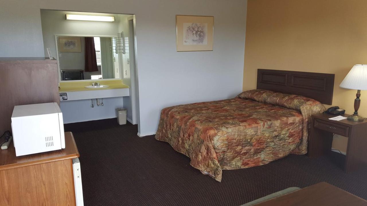 Lake Eufaula Inn & Suites Checotah Экстерьер фото